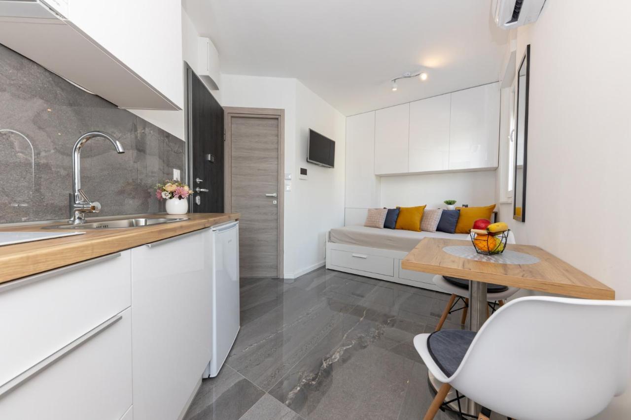 New Studio For 2, Free Private Garage Spot, Wi-Fi, 200 M From Mall Of Split Eksteriør bilde