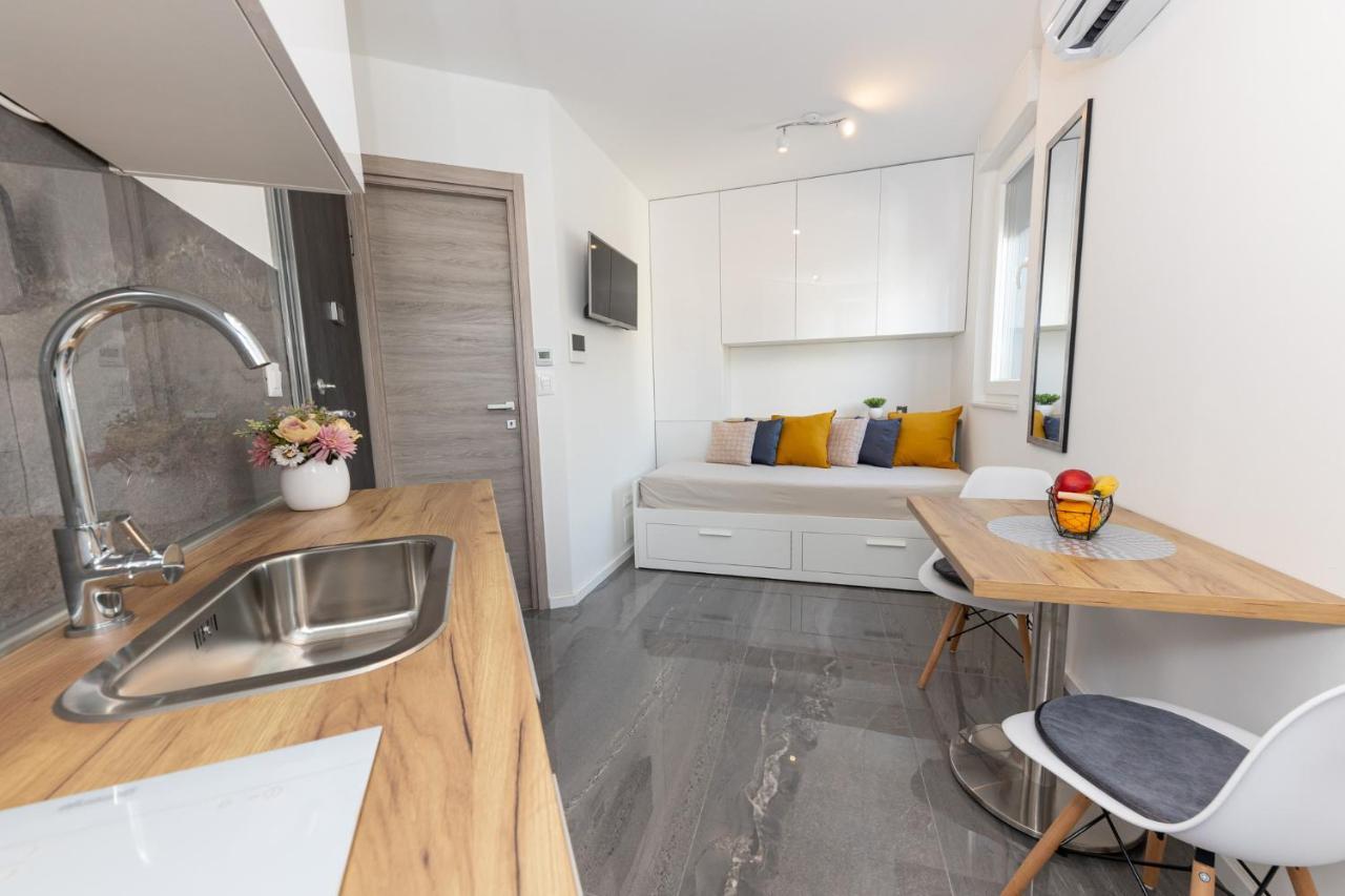 New Studio For 2, Free Private Garage Spot, Wi-Fi, 200 M From Mall Of Split Eksteriør bilde
