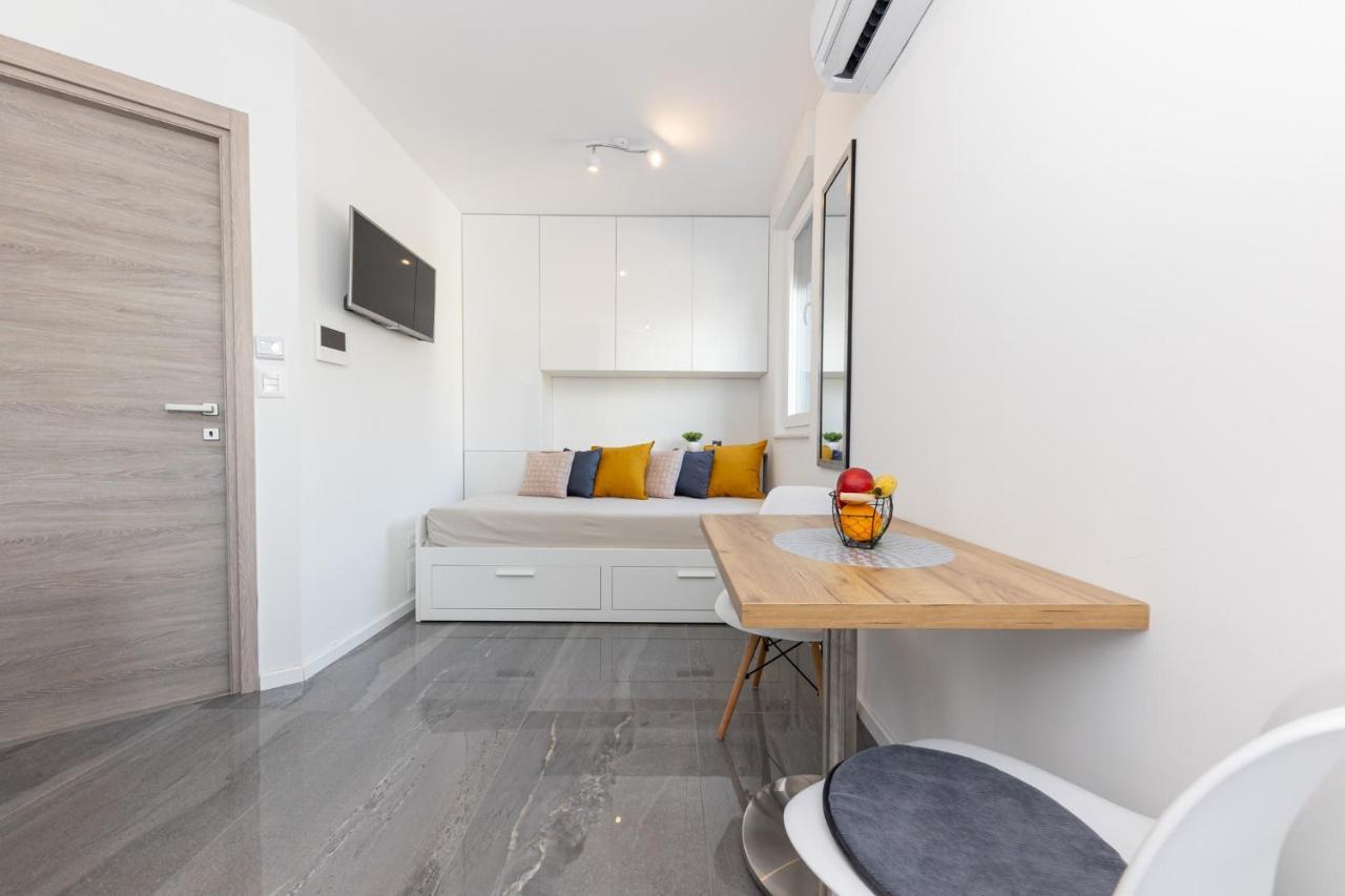 New Studio For 2, Free Private Garage Spot, Wi-Fi, 200 M From Mall Of Split Eksteriør bilde