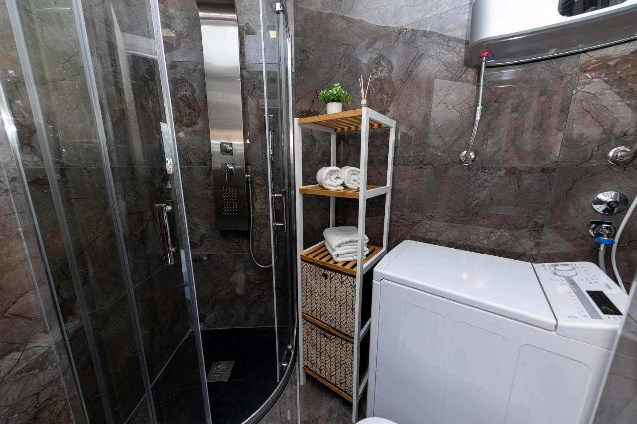 New Studio For 2, Free Private Garage Spot, Wi-Fi, 200 M From Mall Of Split Eksteriør bilde
