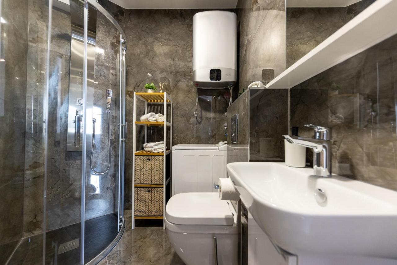 New Studio For 2, Free Private Garage Spot, Wi-Fi, 200 M From Mall Of Split Eksteriør bilde