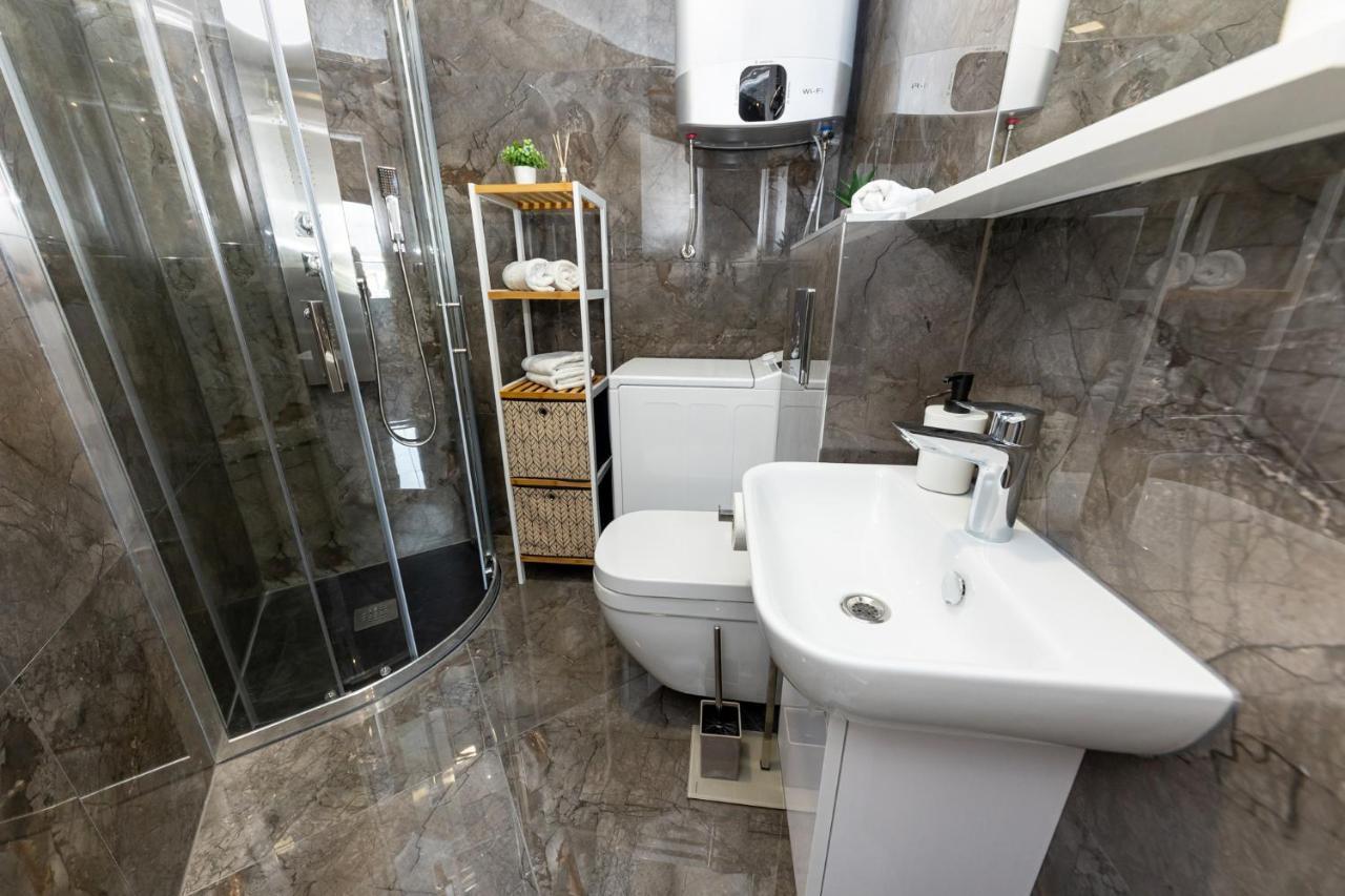 New Studio For 2, Free Private Garage Spot, Wi-Fi, 200 M From Mall Of Split Eksteriør bilde