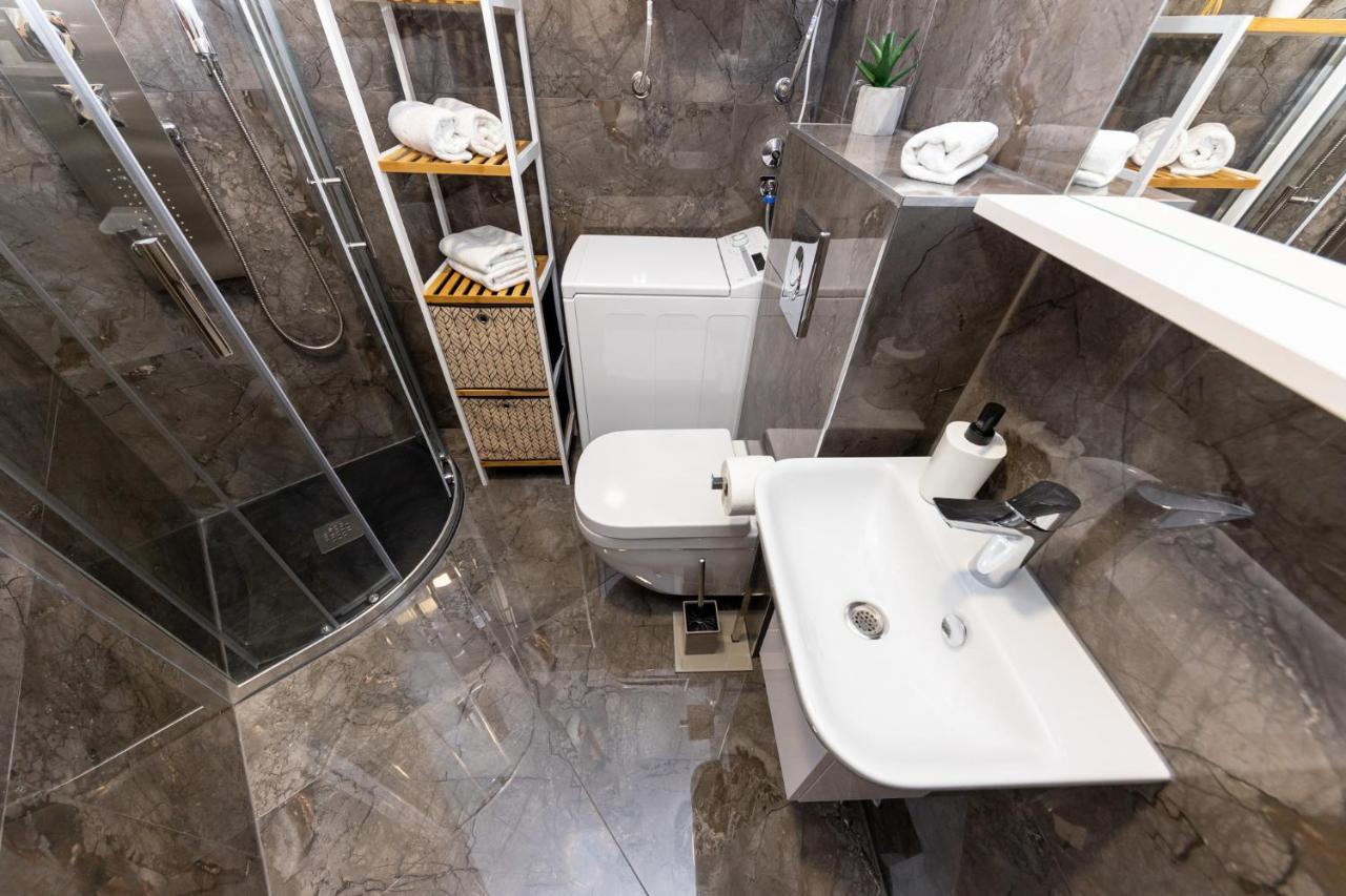 New Studio For 2, Free Private Garage Spot, Wi-Fi, 200 M From Mall Of Split Eksteriør bilde