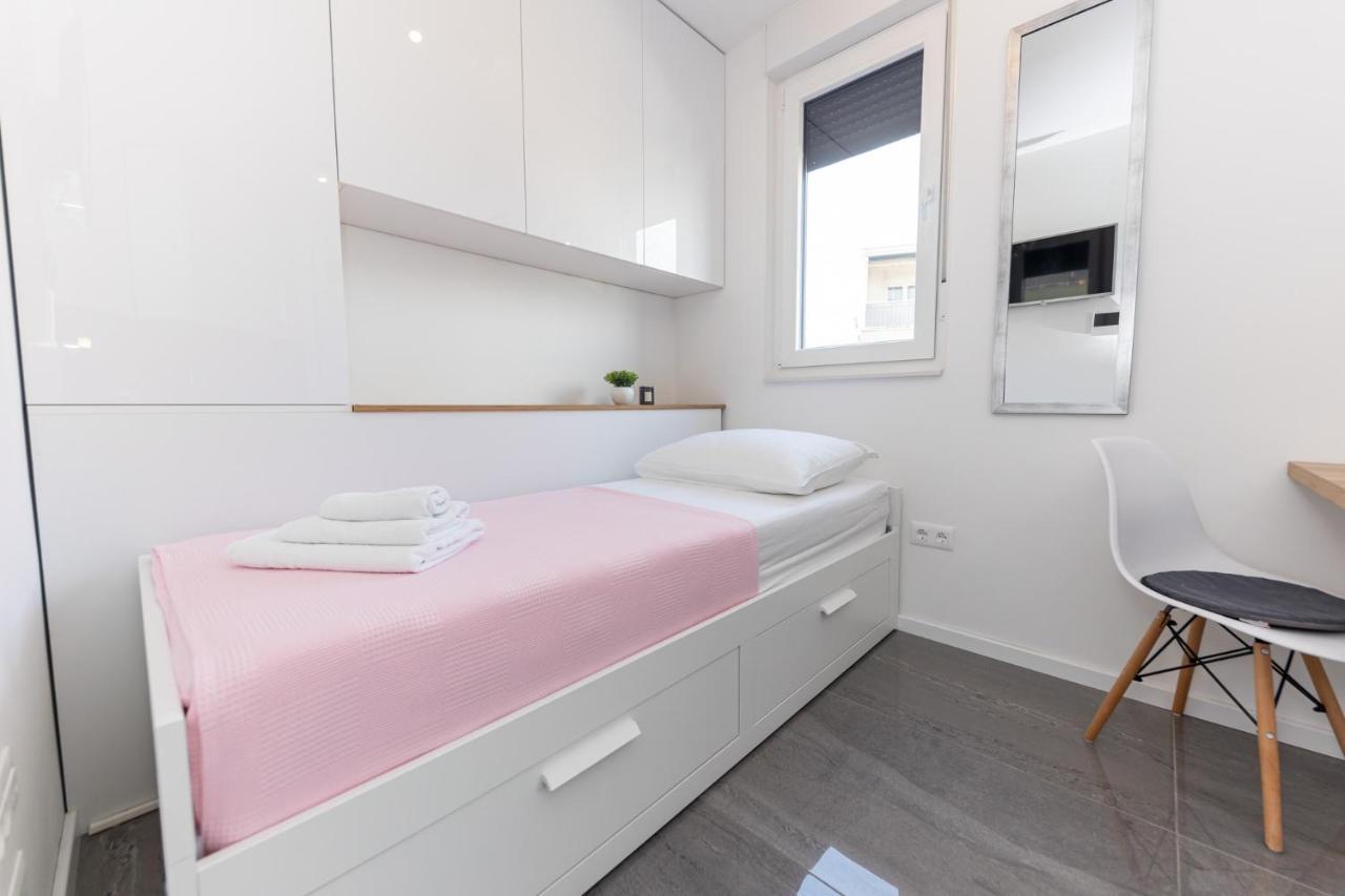 New Studio For 2, Free Private Garage Spot, Wi-Fi, 200 M From Mall Of Split Eksteriør bilde