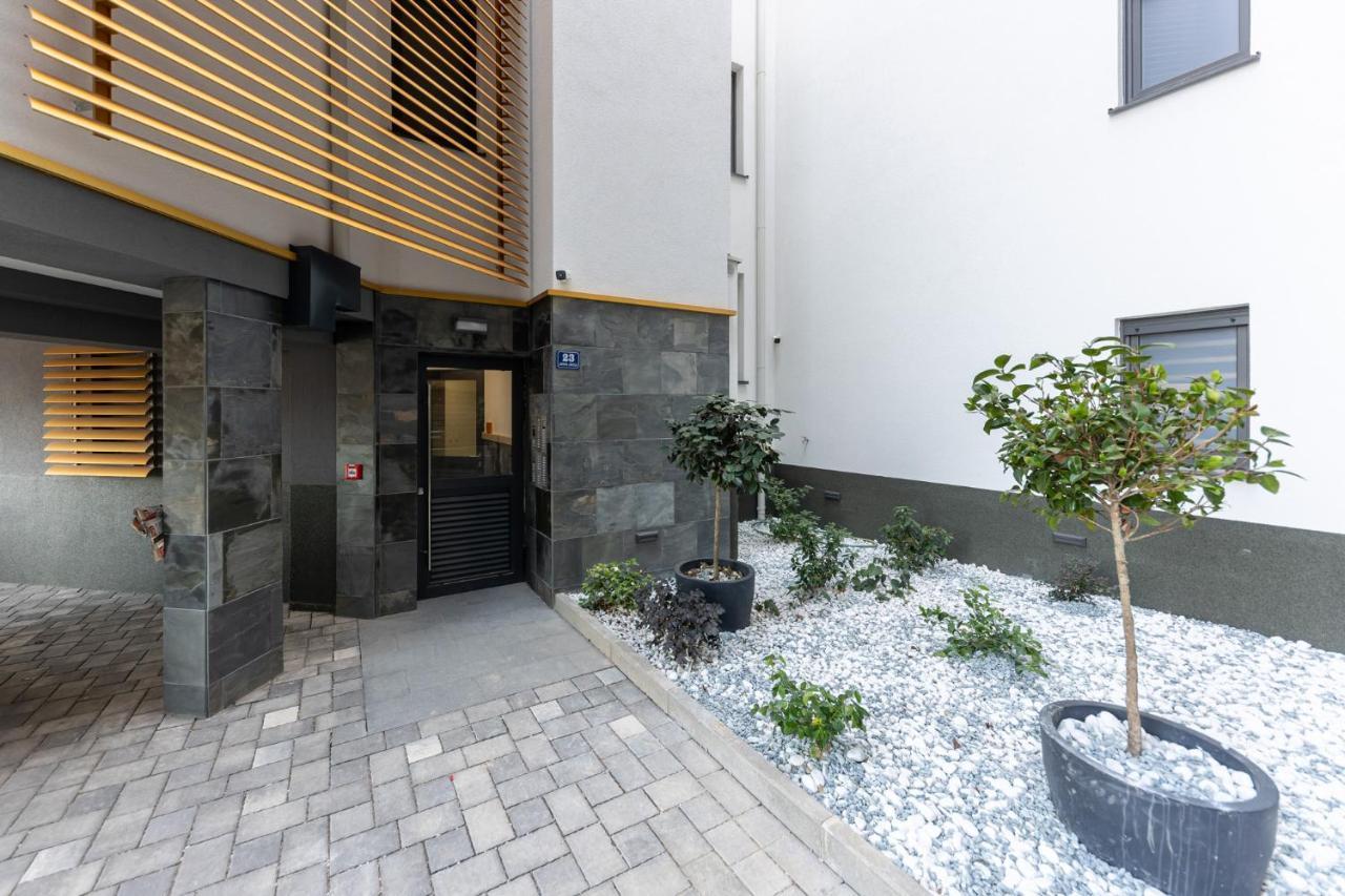 New Studio For 2, Free Private Garage Spot, Wi-Fi, 200 M From Mall Of Split Eksteriør bilde